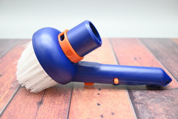 Eckbürste mit regulierbarem Vakuum-Ring